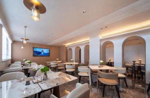 Huayuan Road Area Hotel | Atour Hotel Zhengzhou Manhattan Future Road