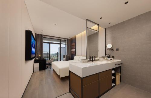 Putuo Hotel | Atour hotel Zhoushan Putuo Zhujiajian Nansha Scenic Area