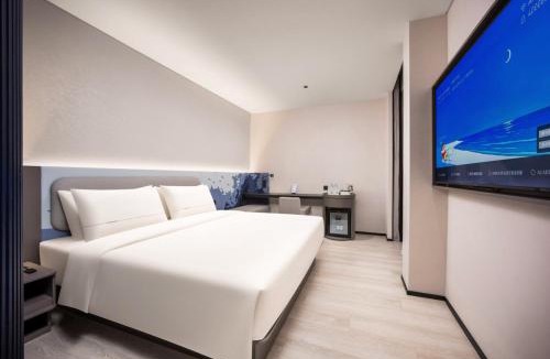 Yunyan District Hotel | Atour Light Hotel Guiyang Zilin'an Subway Station Fountain Pool