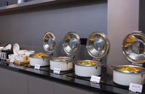 Yunyan District Hotel | Atour Light Hotel Guiyang Zilin'an Subway Station Fountain Pool