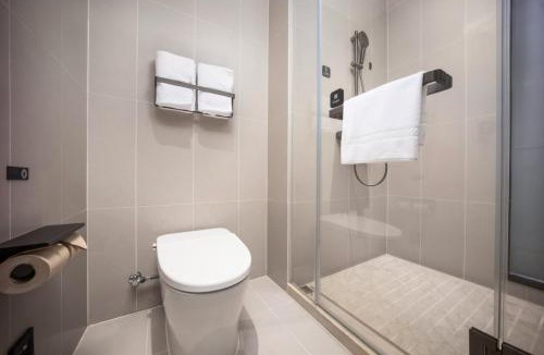 Yunyan District Hotel | Atour Light Hotel Guiyang Zilin'an Subway Station Fountain Pool