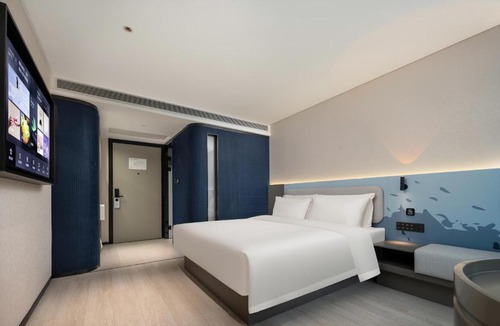 Downtown Hangzhou Hotel | Atour Light Hotel Hangzhou West Lake Wulin Plaza North Huancheng Road