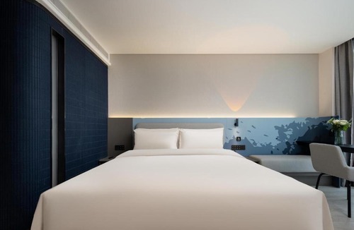 Downtown Hangzhou Hotel | Atour Light Hotel Hangzhou West Lake Wulin Plaza North Huancheng Road