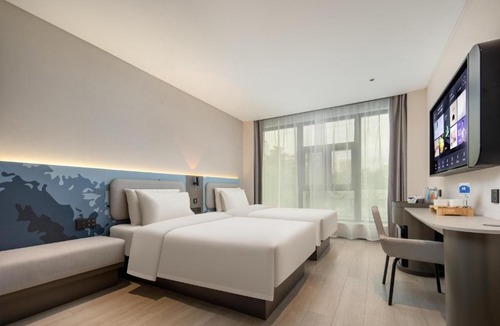 Downtown Hangzhou Hotel | Atour Light Hotel Hangzhou West Lake Wulin Plaza North Huancheng Road