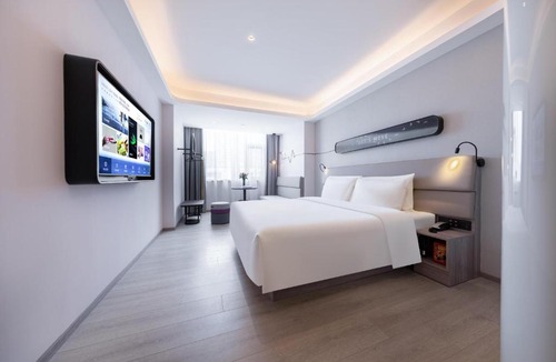 Maidi and Henan'an Hotel | Atour Light Hotel Huizhou Jinshanhu Ganghui