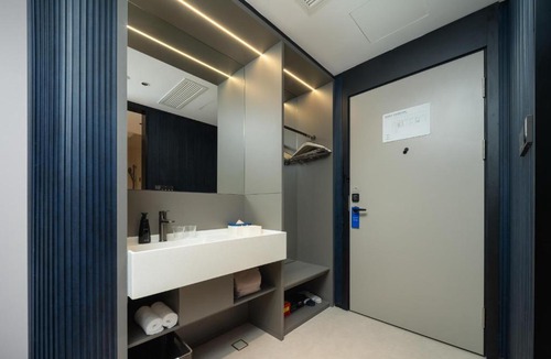 Longhua District Hotel | Atour Light Hotel Shenzhen North Station One Avenue