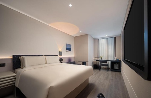 Wuhan Hotel | Atour Light Hotel Wuhan Railway Station West Square