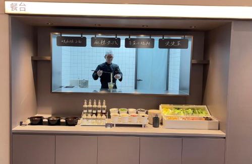 Xincheng Hotel | Atour Light Hotel Xi'an Bell and Drum Tower Wulukou Metro Station
