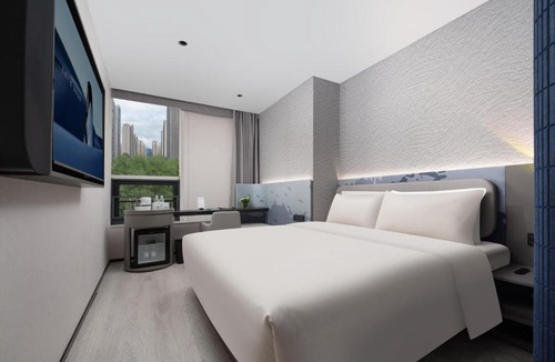 Caijiacunzi Hotel | Atour Light Hotel Xi'an Jingkai North Railyway Station