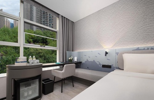 Caijiacunzi Hotel | Atour Light Hotel Xi'an Jingkai North Railyway Station