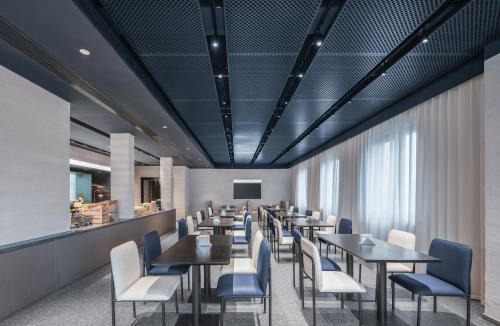 Quan Shan Hotel | Atour Light Hotel Xuzhou Pengcheng Square People Square Metro Station
