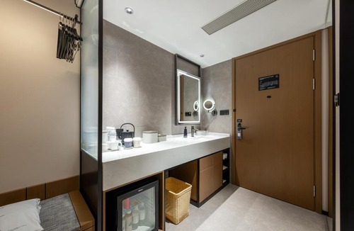 Downtown Hangzhou Hotel | Atour X Hotel Hangzhou West Lake Lakeside Ding'an Road Subway Station