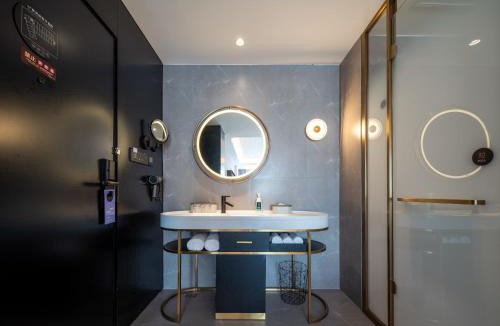 Jinshui District Hotel | Atour X Hotel Zhengzhou Provincial Museum Beach Temple Metro Station