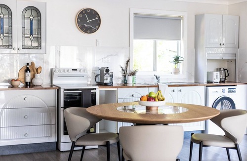 Austinmer Apartment | Austinmer Bush to Beach Retreat | EV Charger | Stylish & Serene