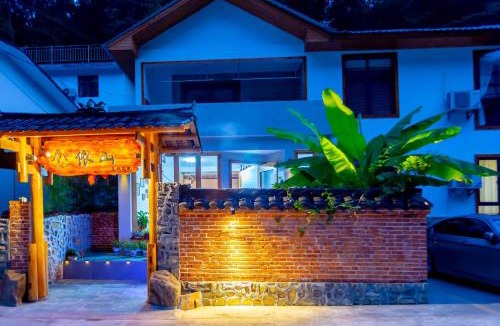 Wulingyuan House | Autumn Shower Courtyard Twin Room