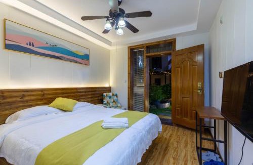 Wulingyuan House | Autumn Shower Courtyard Twin Room