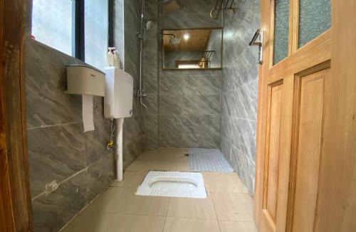 Wulingyuan House | Autumn Shower Courtyard Twin Room