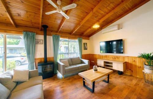 Halls Gap Hotel | Awonga Cottages