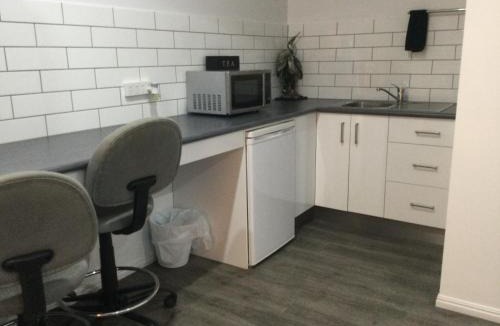 Ayr Hotel | Ayrline Motel