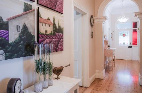 Lyndoch House | Azalea Cedar-Rose Barossa Valley Villa