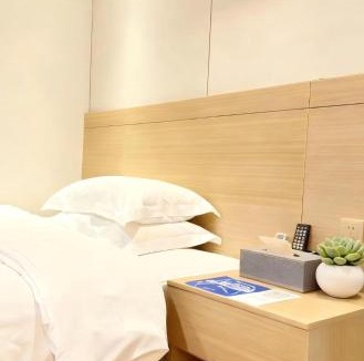 Haizhu Hotel | Baiyuan Hotel Changgang Baogang Avenue Metro Station Branch