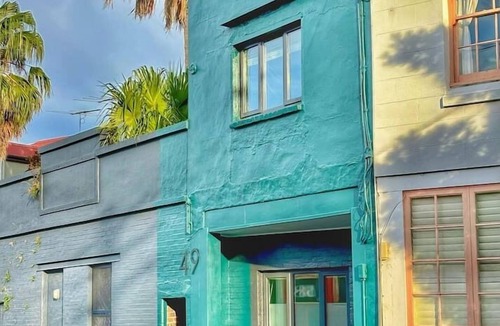 Balmain Apartment | Balmain Village Retreat | Sleeps 4 | AC + Parking | City 3kms