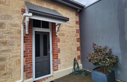 Semaphore House | Bank Manager's Residence Renovated 3 bedroom, 2 bathroom property in Semaphore