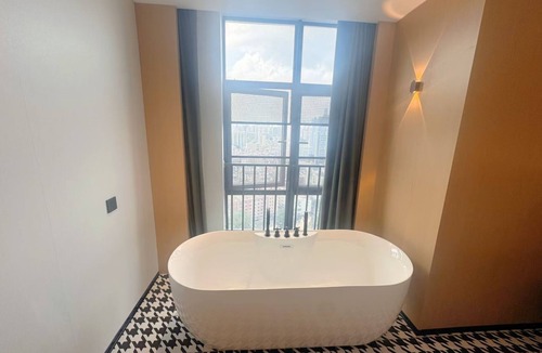Longhua District Hotel | Baogeli Landmark Sky Hotel