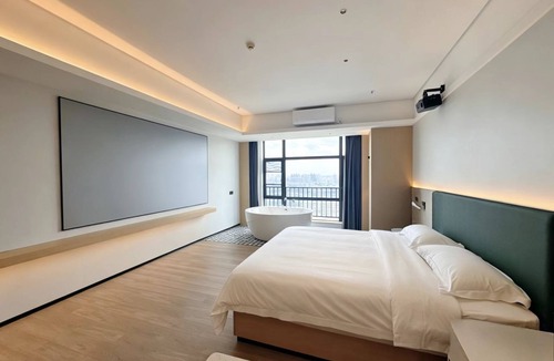 Longhua District Hotel | Baogeli Landmark Sky Hotel
