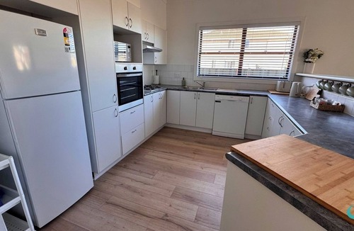 Blacksmiths House | Barefoot At Blacksmiths - 4 Bedrooms + Playroom with sofa bed, Walk to Beach
