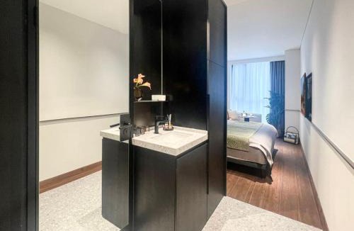 Xuhui Hotel | base-CAOHEJING Hotel Residence - In room Washing Machine with Dryer function & Kitchen & Free 24hrs Coffee & Close to Hongqiao Airport, Xujiahui & Subway nearby & English speaking & High speed free WiFi