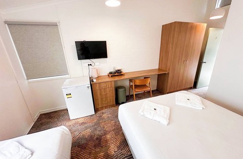 Bateau Bay Hotel | Bateau Bay Hotel