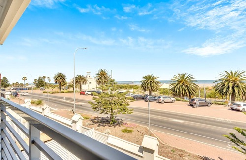 Semaphore House | Beach Front Townhouse on The Esplanade