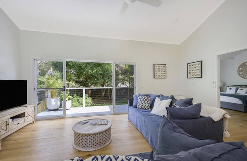 Macmasters Beach House | Beach House - Family Friendly - 5mins walk to the beach