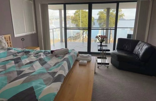 Tascott House | “Beach Paradise Villa | Private Garden & BBQ Area”