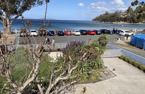 Kingston Beach Apartment | Beachfront accommodation located 20 meters to beach, local restaurants and bars.