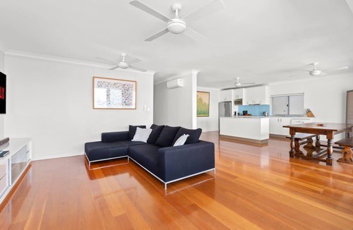 North Bondi Apartment | Beachfront Luxury 3 Beds With Ocean View Balcony