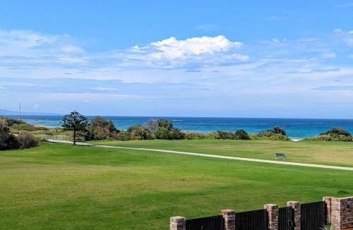Woonona House | Beachfront Paradise at Woonona