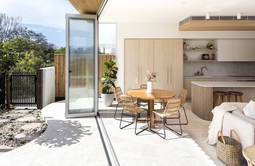 Marcoola House | Beachfront | Scooters | Pet +Kids | Cafes & Shops