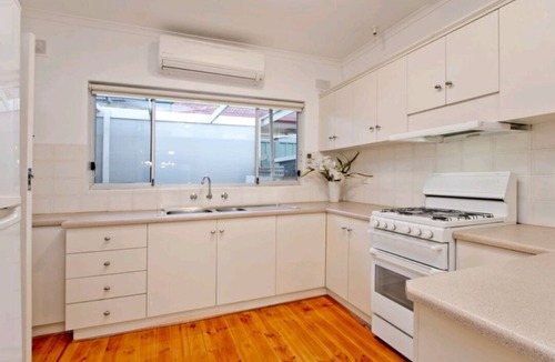 Henley Beach Villa | Beachside and 15mins to city. Perfect for LIV Golf, 4 mins away. Pet Friendly!