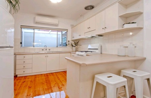 Henley Beach Villa | Beachside and 15mins to city. Perfect for LIV Golf, 4 mins away. Pet Friendly!