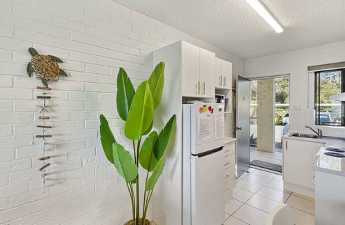 Batehaven Apartment | Beachside Apartment Overlooking Casey’s Beach