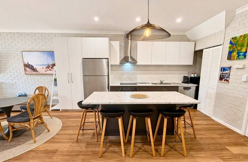 Geographe House | Beachside Bliss at Galley Cove House – Renovated 2BR Retreat