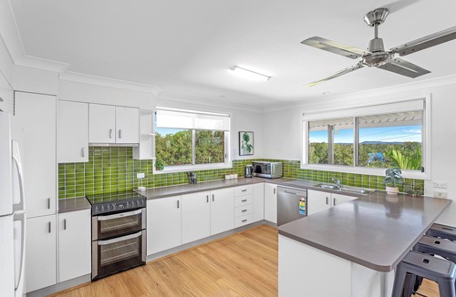 Forster House | Beachside Bliss | Spacious Forster Getaway