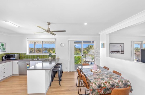 Forster House | Beachside Bliss | Spacious Forster Getaway