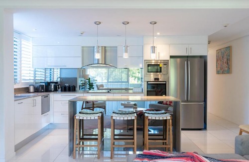 Burleigh Heads Apartment | Beachside Garden 2 bed 2 bath w Courtyard, Pool, Gym, Steps to Sand & Burleigh Pavilion