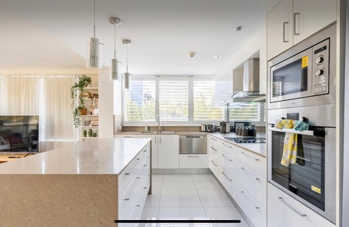 Burleigh Heads Apartment | Beachside Garden 2 bed 2 bath w Courtyard, Pool, Gym, Steps to Sand & Burleigh Pavilion