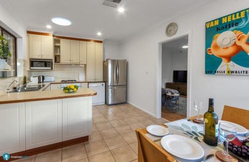 Taperoo House | Beachside Largs Bay Pet Friendly 3 Bed Haven