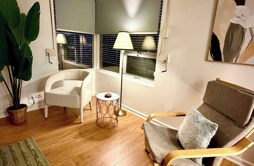 Taperoo House | Beachside Largs Bay Pet Friendly 3 Bed Haven