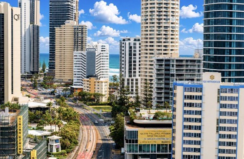 Surfers Paradise Hotel | Beachside Studio with Stunning Ocean View